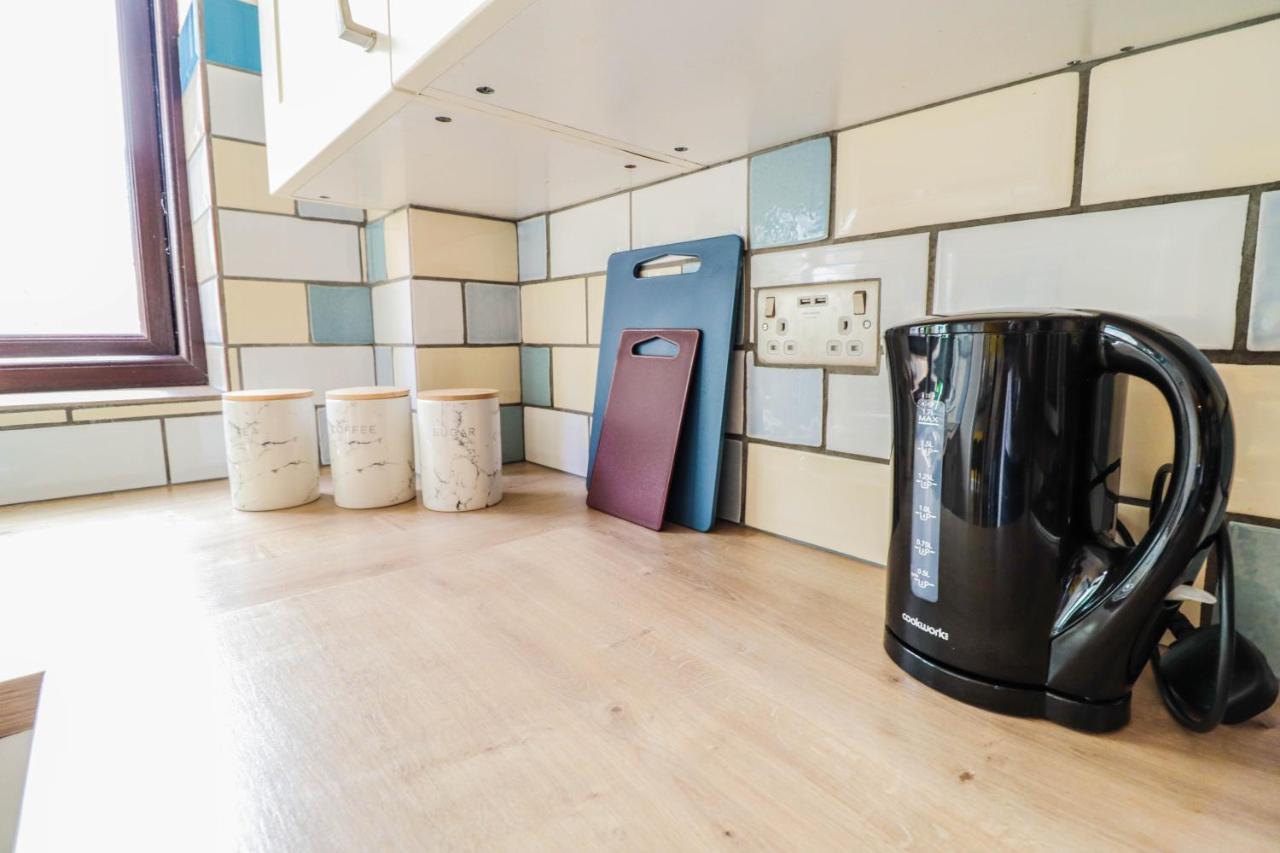 Spacious 1 Bed Flat-Free Parking Ґіллінґдон Екстер'єр фото
