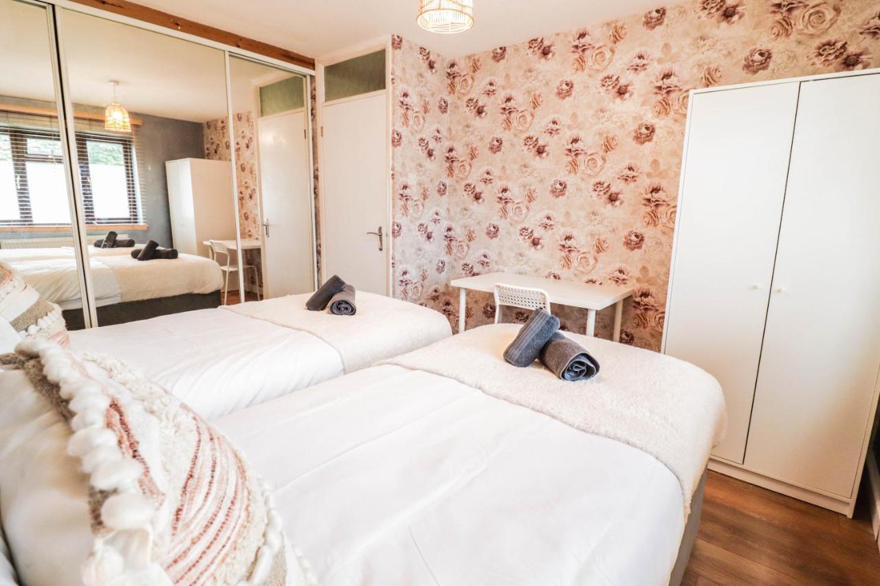 Spacious 1 Bed Flat-Free Parking Ґіллінґдон Екстер'єр фото